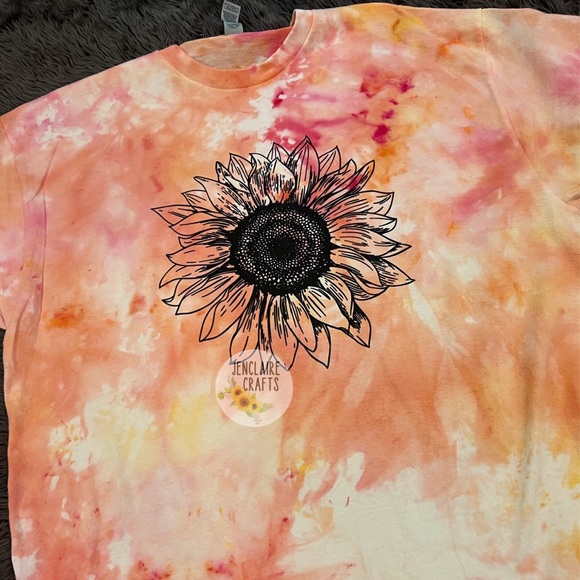 Sunflower doodle Tie Dye Graphic T Shirt NWT retro groovy - Picture 5 of 6